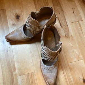Ariat size 8 leather shoes